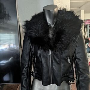 Elegant Black Leather Jacket with Faux Fur Collar